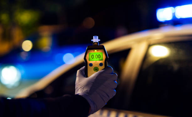 La DGT y Aspaym refuerzan controles de alcohol y drogas al volante este julio