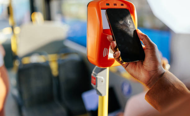 Tussam terminará de implantar este mes el pago con tarjeta en sus autobuses