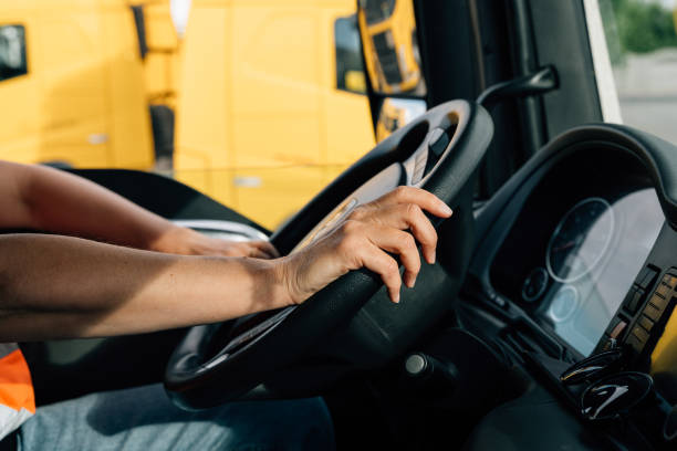 Más de 20.000 conductores de camión y 2.300 de autobús faltan en España: se inicia un plan de formación