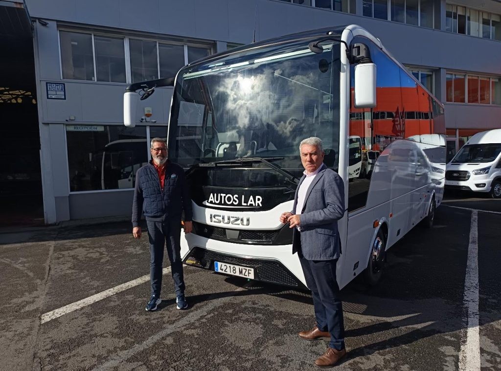 Mobility Bus entrega a Autos LAR su primer Grand Toro de Isuzu