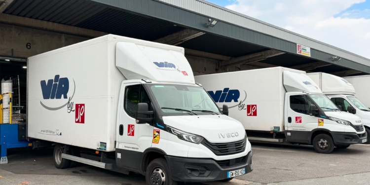 Iveco entrega 40 vehículos eléctricos eDaily a VIR by JP para potenciar la distribución sostenible