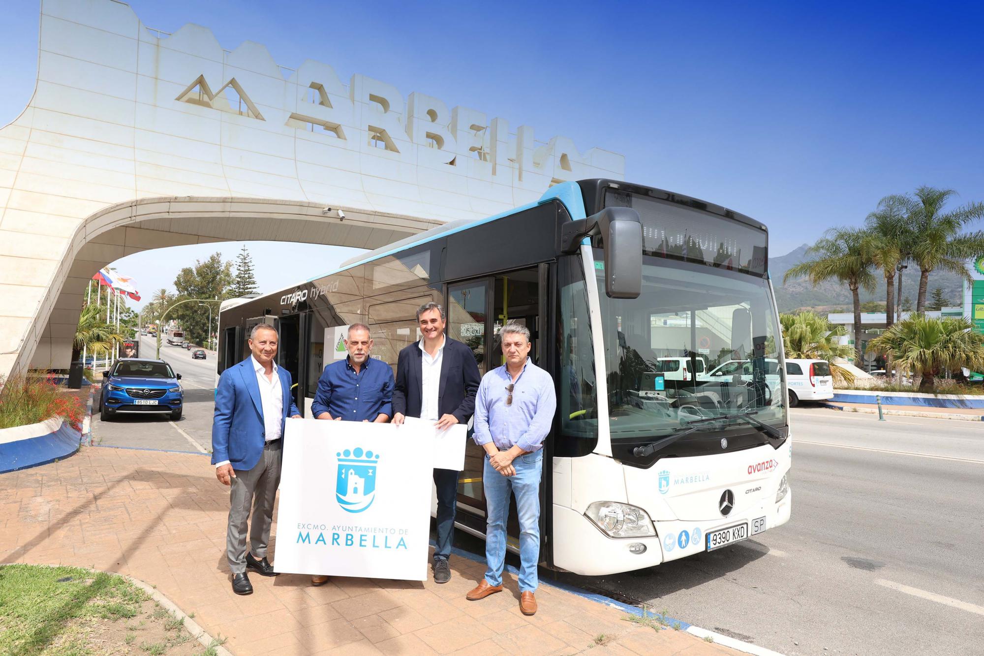 Marbella y Avanza implementan una línea de autobús que purifica el aire