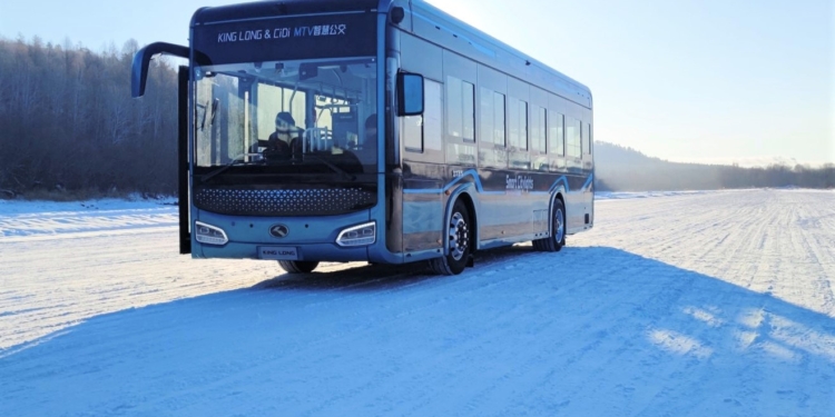 El King Long M10+ 100% eléctrico supera las pruebas de frío en China