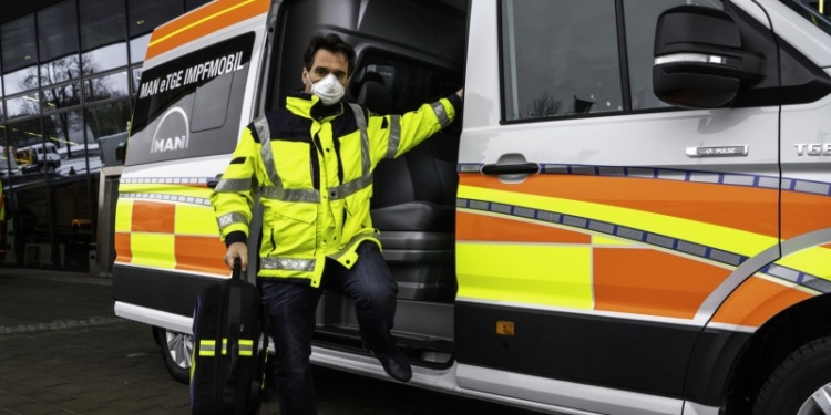 Nuevo vehículo-hospital de vacunación, de MAN