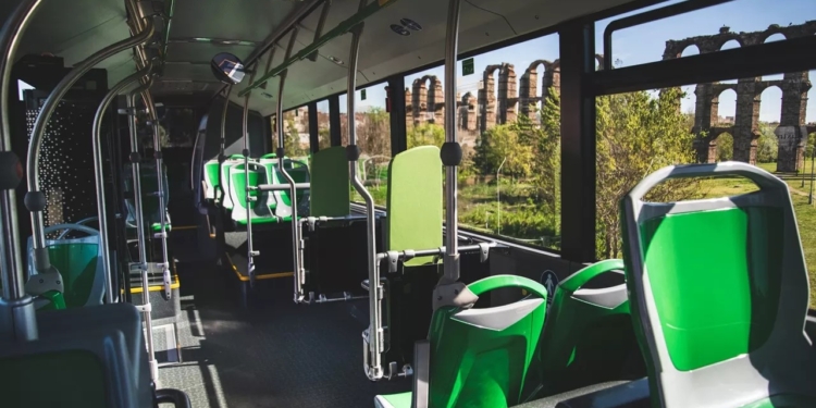 El autobús urbano de Mérida duplica sus usuarios respecto a 2019