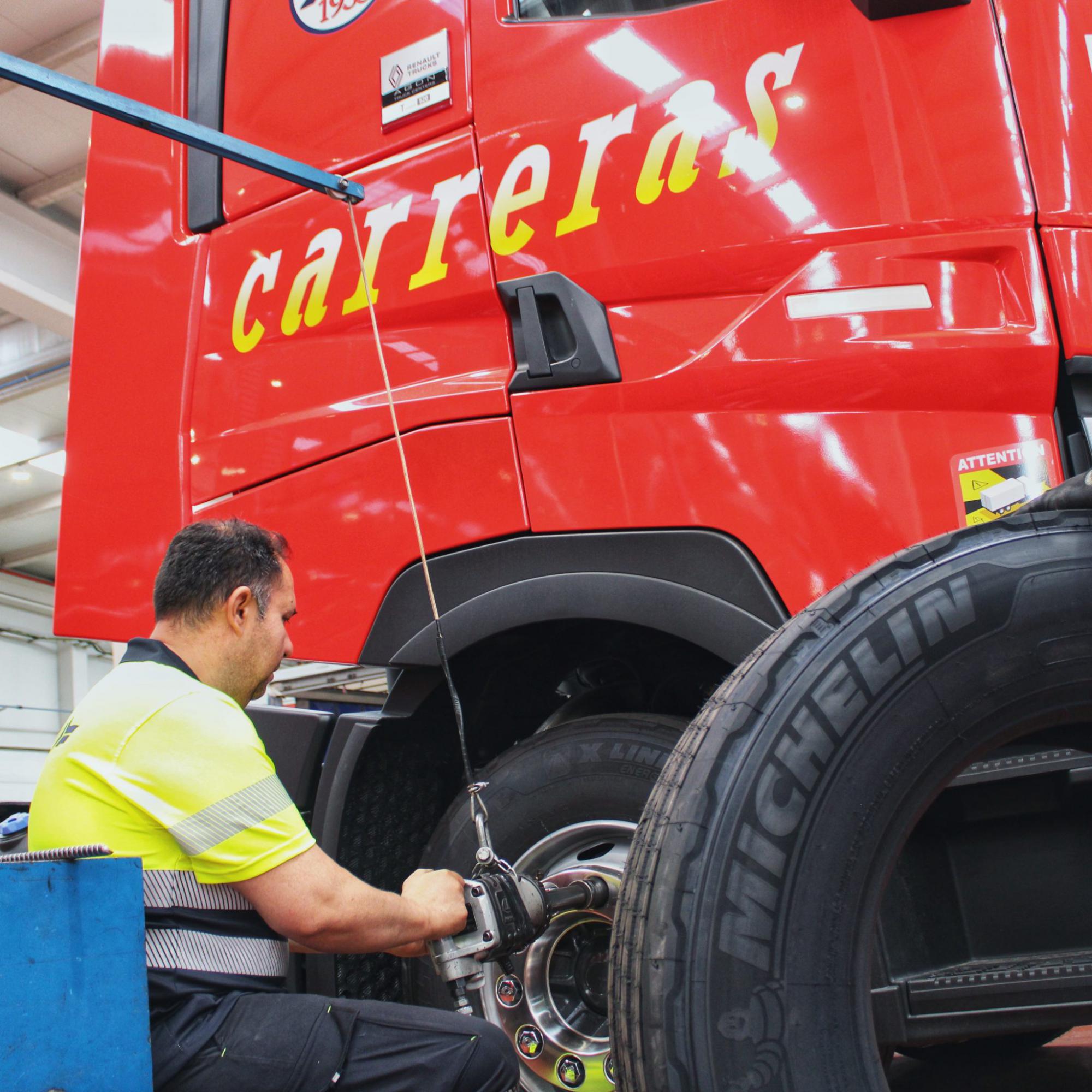 Carreras refuerza su la seguridad renovando su alianza con Michelin