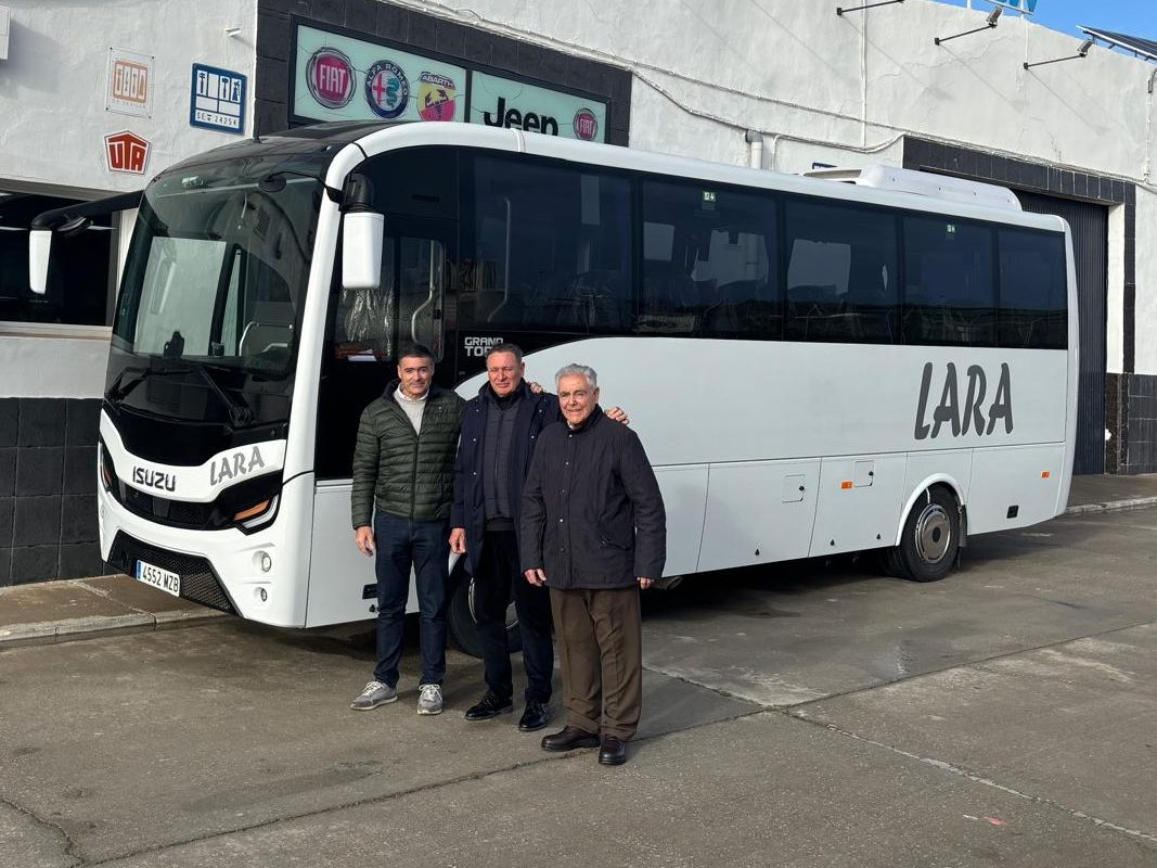 Autocares Lara incorpora un nuevo Isuzu Grand Toro a su flota