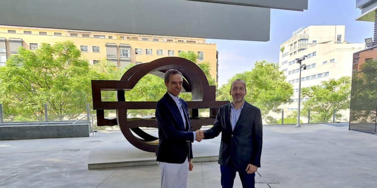 Repsol y Confebus mejoran las condiciones de su colaboración