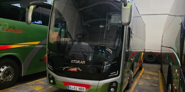 Somauto entrega el primer Otokar Ulyso T a Autocares J. Domínguez