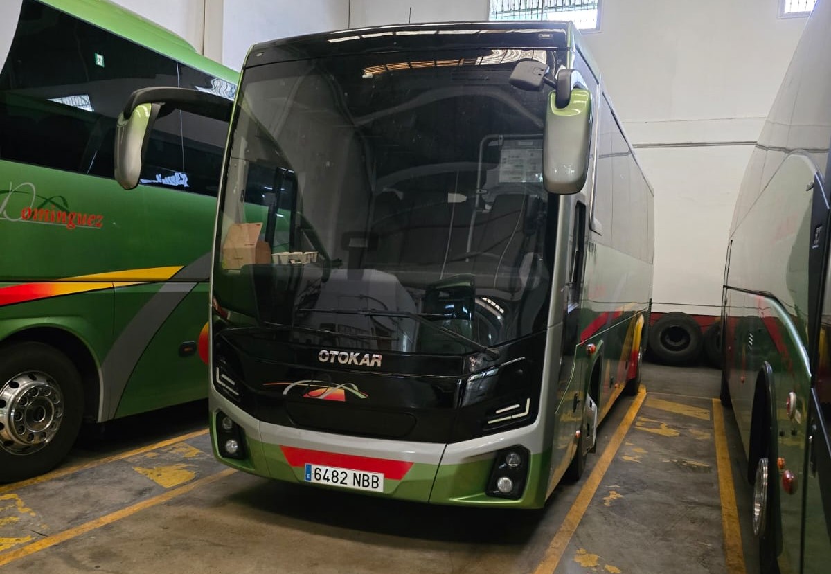 Somauto entrega el primer Otokar Ulyso T a Autocares J. Domínguez