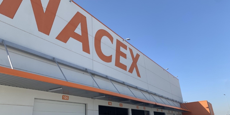 Nacex y Asdent recogen plástico para luchar contra la enfermedad de Dent