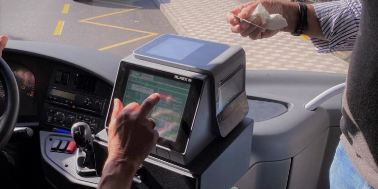 La Palma trabaja para instaurar el pago con tarjeta en su flota de buses