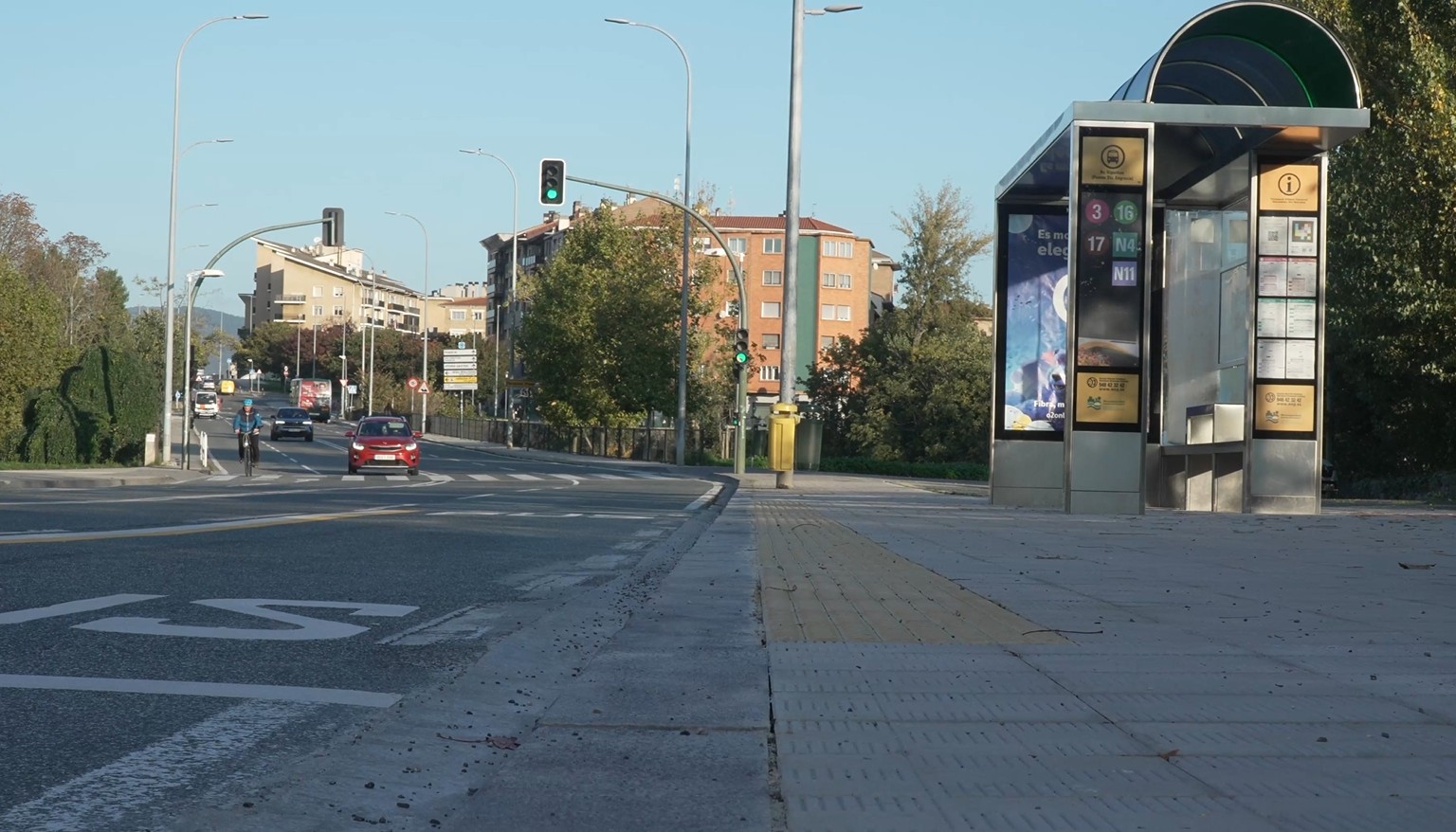Pamplona trabajara para mejorar la accesibilidad de las paradas de bus