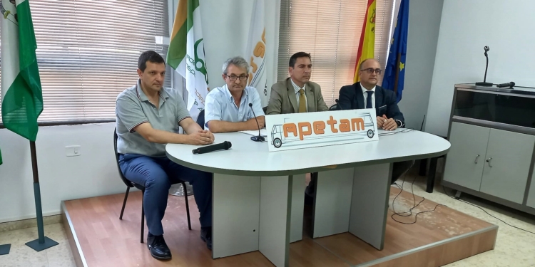 El Sector del transporte andaluz evalúa el alto coste del transporte escolar