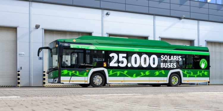 Solaris celebra la fabricación de su autobús número 25.000