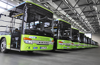 16 autocares de piso bajo Setra S 415 LE business para Medenbach