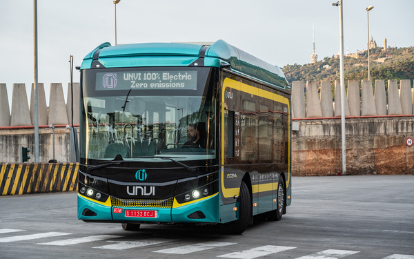 TMB pone a prueba un innovador minibús eléctrico de Unvi