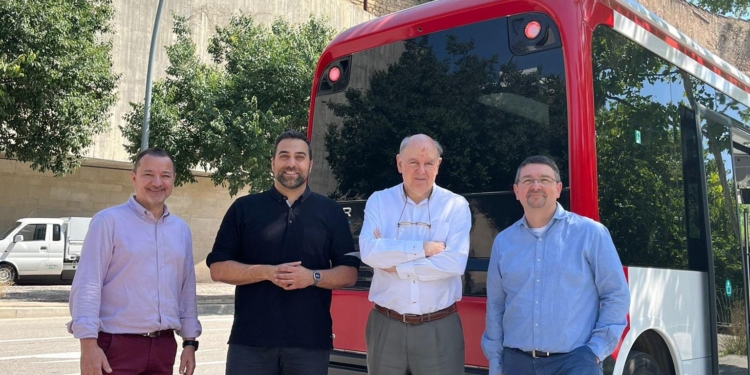 Indcar demuestra la accesibilidad de su minibús eléctrico en Manresa