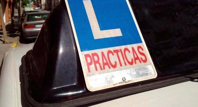 Las autoescuelas insisten en su petición de percibir ayudas directas