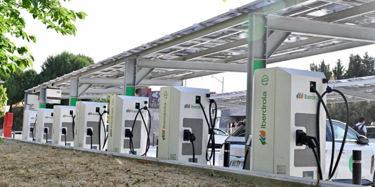 Iberdrola y la Comunidad de Madrid inauguran la mayor electrolinera de carga rápida de la región