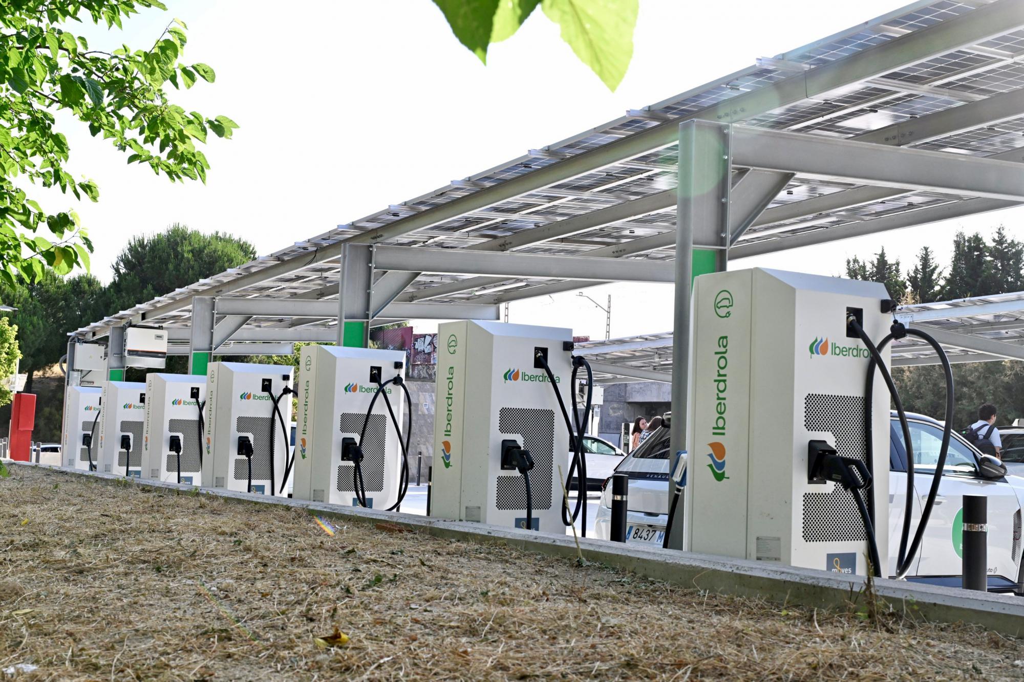 Iberdrola y la Comunidad de Madrid inauguran la mayor electrolinera de carga rápida de la región