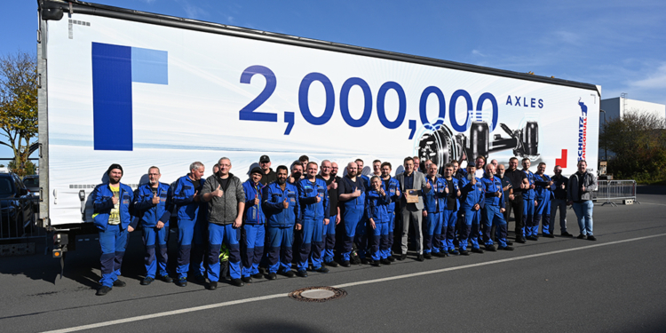 Schmitz Cargobull celebra la producción de su eje número dos millones