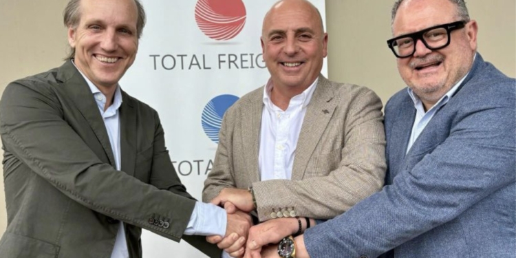 Tiba refuerza su liderazgo en carga aérea con la compra de Total Freight