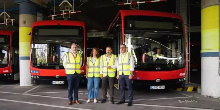 TMB inaugura la primera cochera de autobuses 100% eléctricos en Barcelona