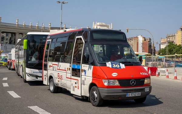 TMB cede un autobús clásico al festival Grec 2025 para una obra escénica