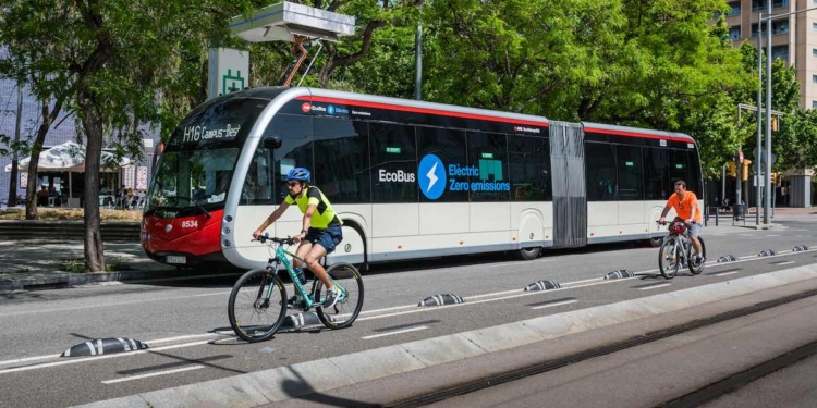 Solaris dotará de autobuses sostenibles a Barcelona y Dortmund