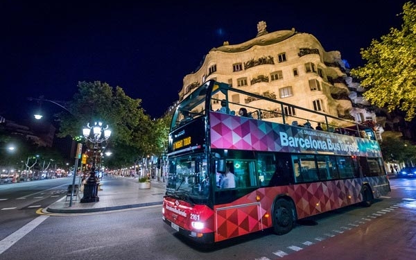 El Barcelona Bus Turístic vuelve a iluminar las noches de la ciudad