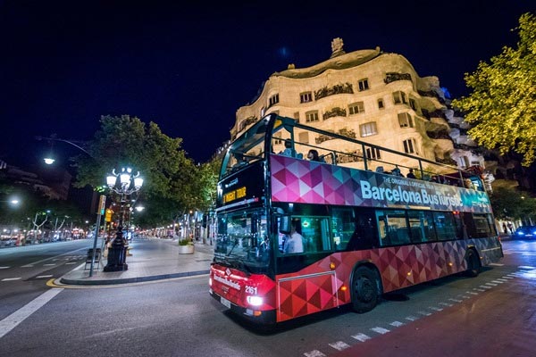 El Barcelona Bus Turístic vuelve a iluminar las noches de la ciudad