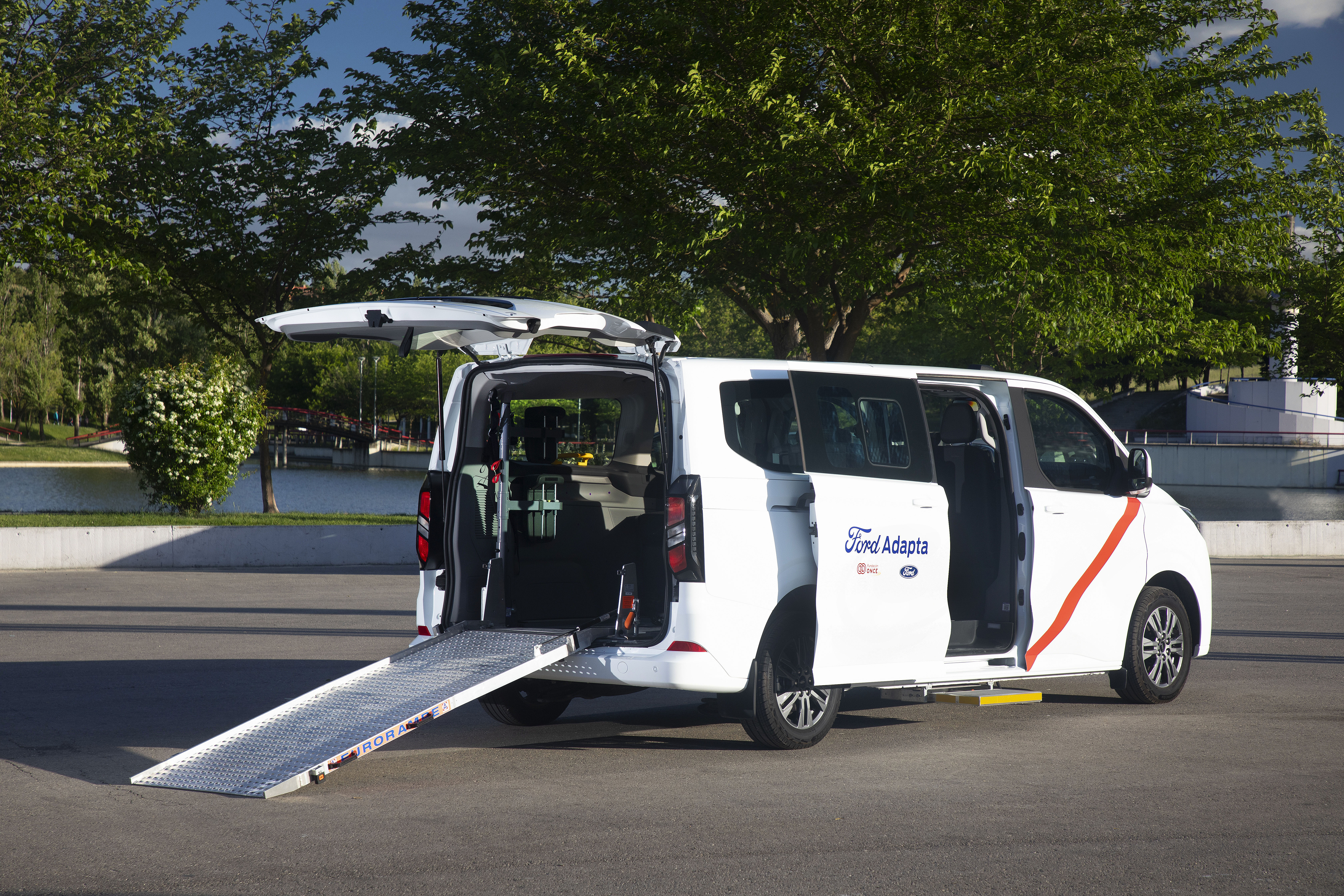 Ford lanza el Adapta Tour 2025 para llevar la movilidad inclusiva a toda España