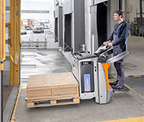 Still presenta dos transpaletas con plataforma únicas en el mercado