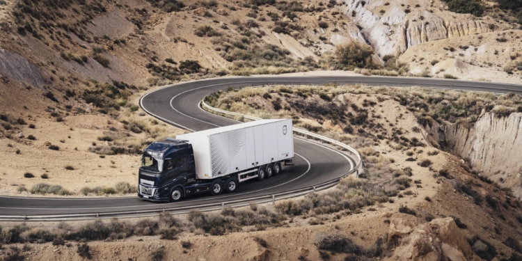 Volvo redefine el volante: la dirección inteligente que aligera la carga