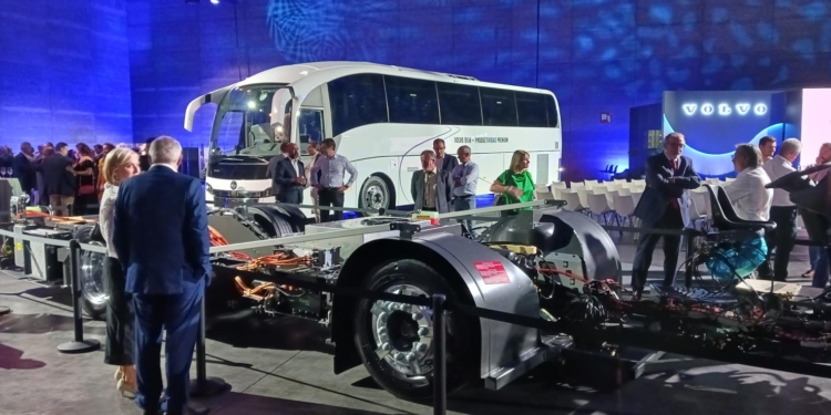Volvo Buses despliega su nueva estrategia basada en los chasis