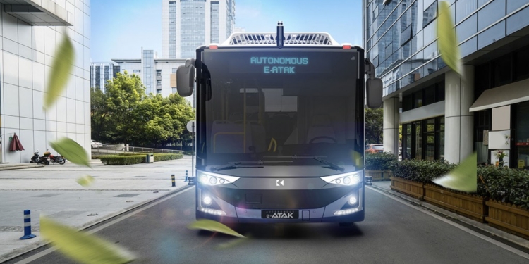 El autobús autónomo e-Atak, listo para viajar por dentro de túneles